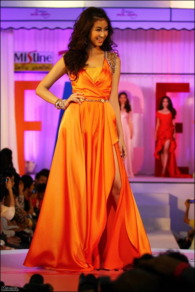 มิ้นต์ชาลิดา ปูไปรยา ญาญ่า มินพีชญา ใบเฟิร์น @ Mistine FACES 2013