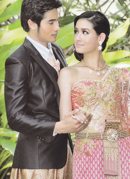 แฟชั่น ชุดไทยแต่งงานสวย ๆ ในโทนสีพาสเทลอ่อน ๆ