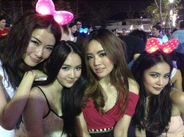 เก็บตก! ปาร์ตี้ปีใหม่ อาร์เอส - อาร์สยาม ดารานักร้องเพียบ