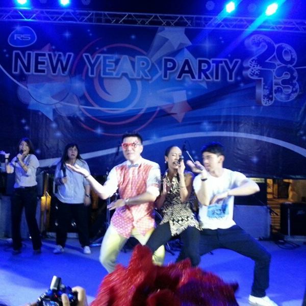 เก็บตก! ปาร์ตี้ปีใหม่ อาร์เอส - อาร์สยาม ดารานักร้องเพียบ