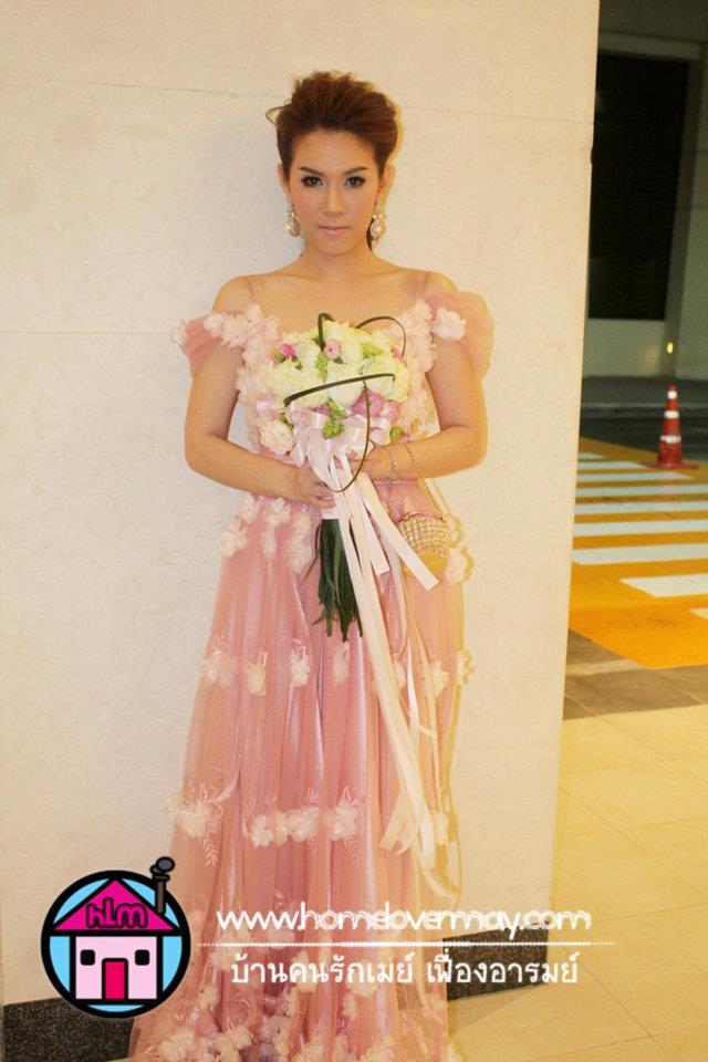 ชุดออกงานเริ่ดๆ เมย์ เฟื่องอารมณ์