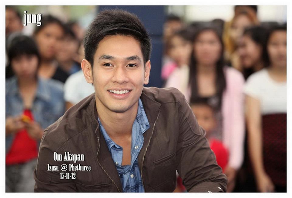 อ๋อม อรรคพันธ์ ผู้ชายที่หล่อ มีเสน่ห์ ที่ฉันหลงรัก