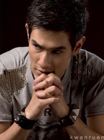 อ๋อม อรรคพันธ์ ผู้ชายที่หล่อ มีเสน่ห์ ที่ฉันหลงรัก