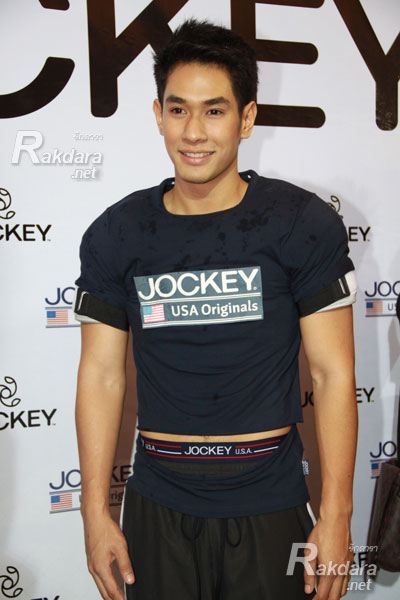 อ๋อม อรรคพันธ์ ผู้ชายที่หล่อ มีเสน่ห์ ที่ฉันหลงรัก