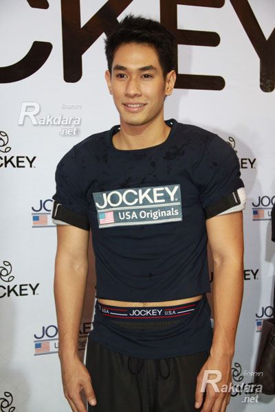 อ๋อม อรรคพันธ์ ผู้ชายที่หล่อ มีเสน่ห์ ที่ฉันหลงรัก