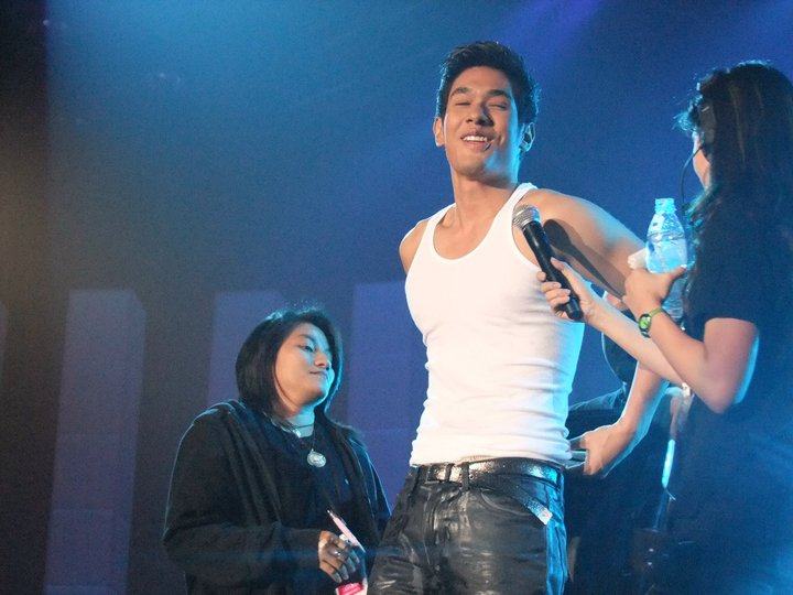 อ๋อม อรรคพันธ์ ผู้ชายที่หล่อ มีเสน่ห์ ที่ฉันหลงรัก