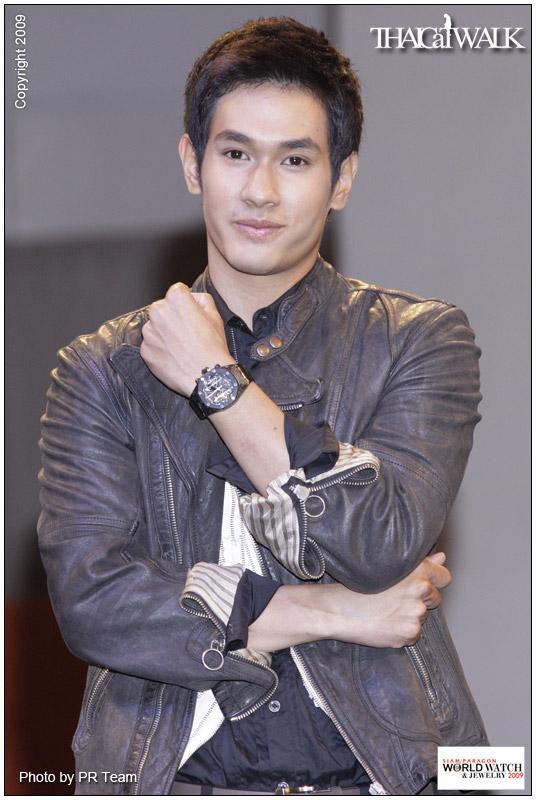 อ๋อม อรรคพันธ์ ผู้ชายที่หล่อ มีเสน่ห์ ที่ฉันหลงรัก