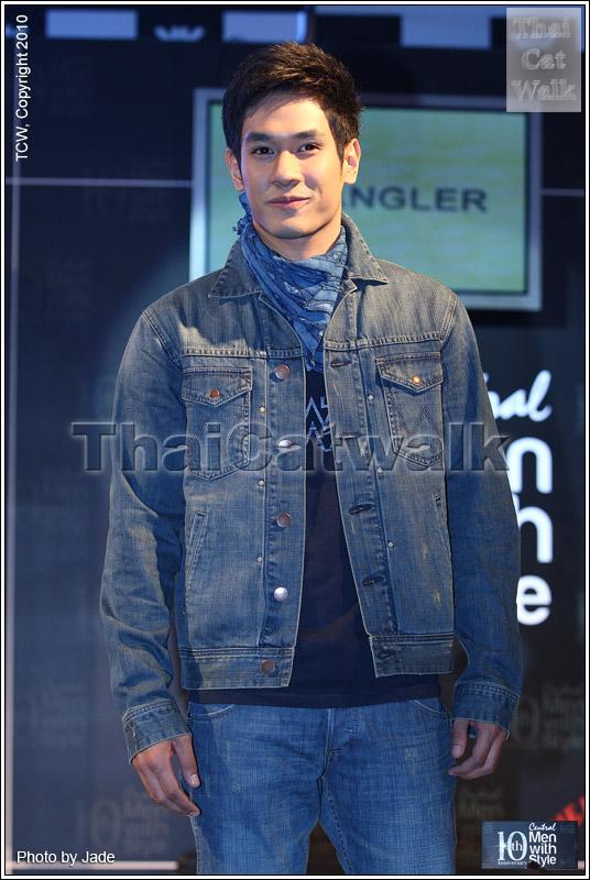 อ๋อม อรรคพันธ์ ผู้ชายที่หล่อ มีเสน่ห์ ที่ฉันหลงรัก