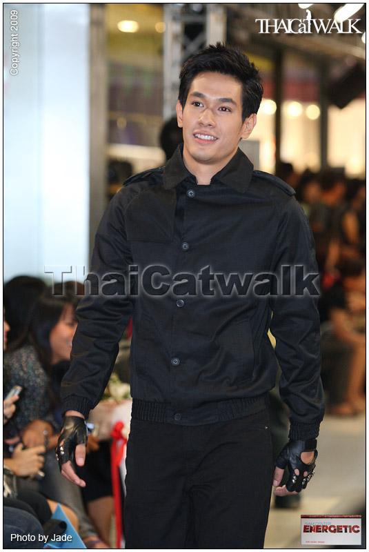 อ๋อม อรรคพันธ์ ผู้ชายที่หล่อ มีเสน่ห์ ที่ฉันหลงรัก