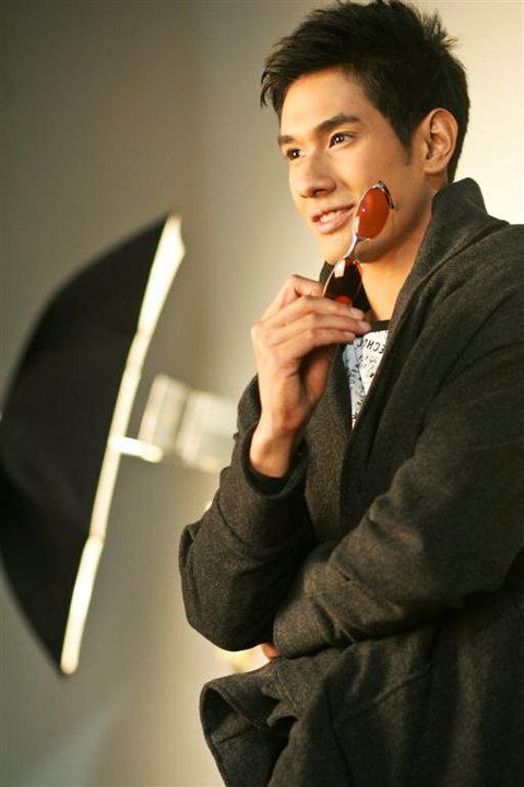 อ๋อม อรรคพันธ์ ผู้ชายที่หล่อ มีเสน่ห์ ที่ฉันหลงรัก