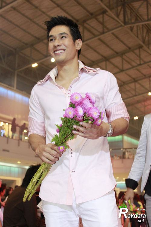 อ๋อม อรรคพันธ์ ผู้ชายที่หล่อ มีเสน่ห์ ที่ฉันหลงรัก