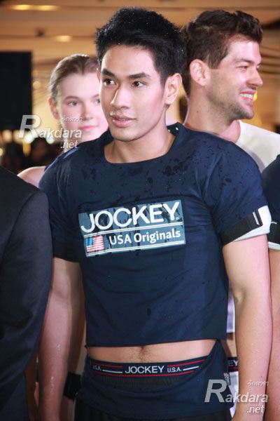 อ๋อม อรรคพันธ์ ผู้ชายที่หล่อ มีเสน่ห์ ที่ฉันหลงรัก