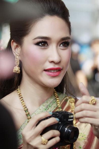 นางเอกหลายบทบาทสุดมั่น พลอย เฌอมาลย์