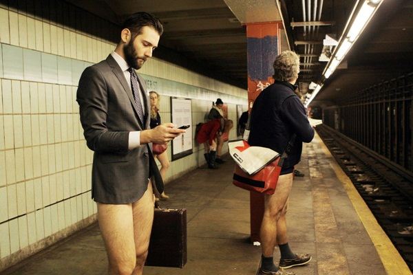โครงการ "ไม่ใส่กางเกงขึ้นรถไฟ"