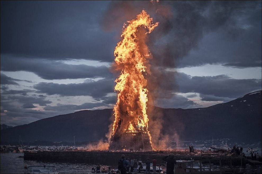 เผารังไม้สูง 40 เมตร สร้างปรากฏการณ์ ไฟไหม้ ใหญ่ที่สุดในโลก