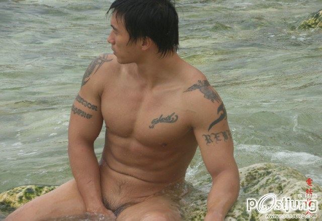 ชายลายสัก