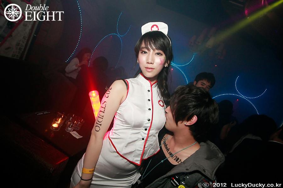 รูปภาพสาวสวย ปาร์ตี้ให้มันกระจาย ณ ผับเเห่งหนึ่ง ที่สาวๆหนุ่มต่างลูบๆคลำๆ กันสบายใจเฉิบ เห็นเเล้วมันอิจฉาหนุ่มๆเหล่านั้นจริงๆ ก็ดูสิ