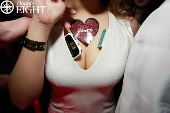 รูปภาพสาวสวย ปาร์ตี้ให้มันกระจาย ณ ผับเเห่งหนึ่ง ที่สาวๆหนุ่มต่างลูบๆคลำๆ กันสบายใจเฉิบ เห็นเเล้วมันอิจฉาหนุ่มๆเหล่านั้นจริงๆ ก็ดูสิ