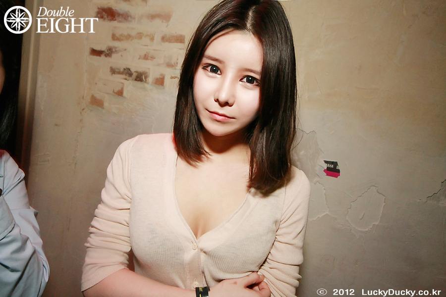 รูปภาพสาวสวย ปาร์ตี้ให้มันกระจาย ณ ผับเเห่งหนึ่ง ที่สาวๆหนุ่มต่างลูบๆคลำๆ กันสบายใจเฉิบ เห็นเเล้วมันอิจฉาหนุ่มๆเหล่านั้นจริงๆ ก็ดูสิ