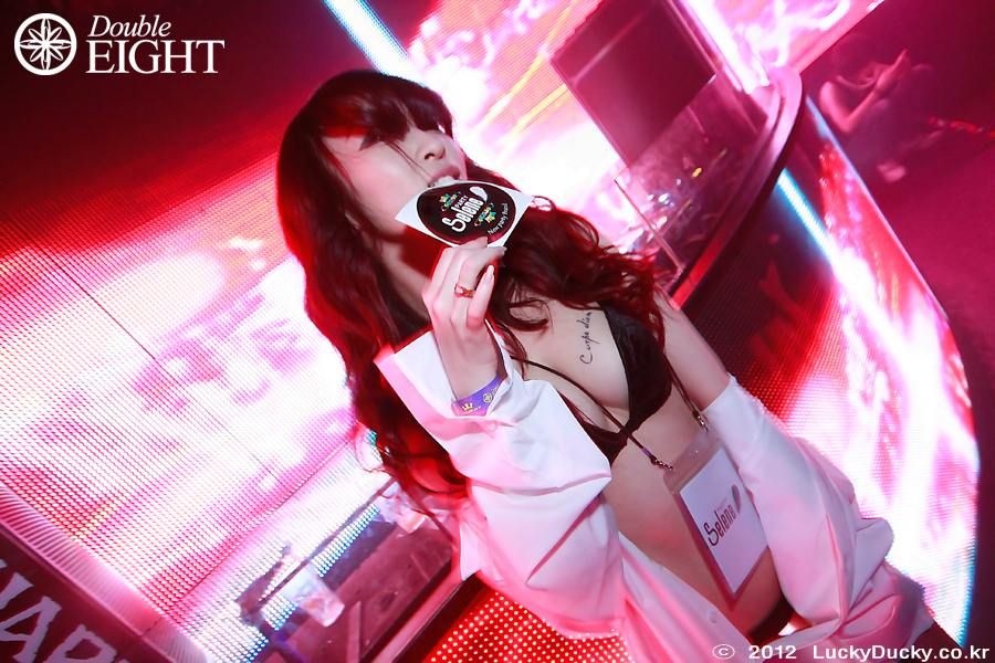 รูปภาพสาวสวย ปาร์ตี้ให้มันกระจาย ณ ผับเเห่งหนึ่ง ที่สาวๆหนุ่มต่างลูบๆคลำๆ กันสบายใจเฉิบ เห็นเเล้วมันอิจฉาหนุ่มๆเหล่านั้นจริงๆ ก็ดูสิ