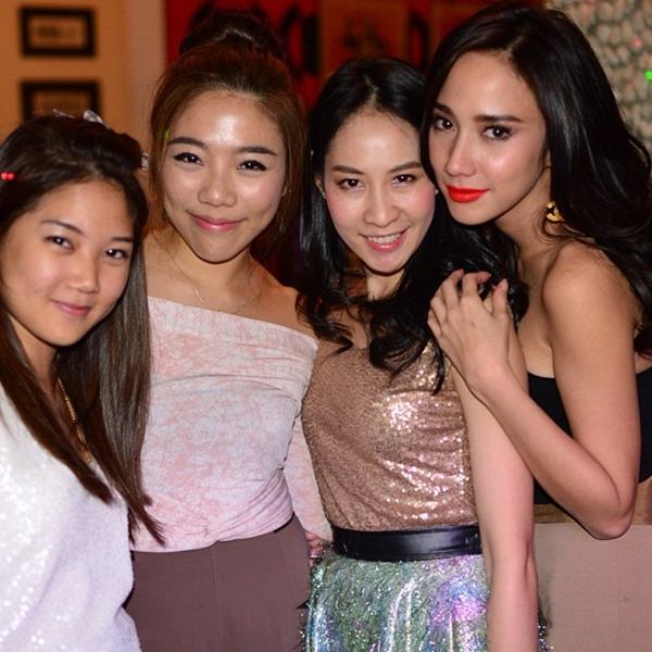 วิบวับทั้งงาน! อั้ม-เมย์ และแก๊งเพื่อน ในงานปาร์ตี้ บลิ้ง บลิ้ง