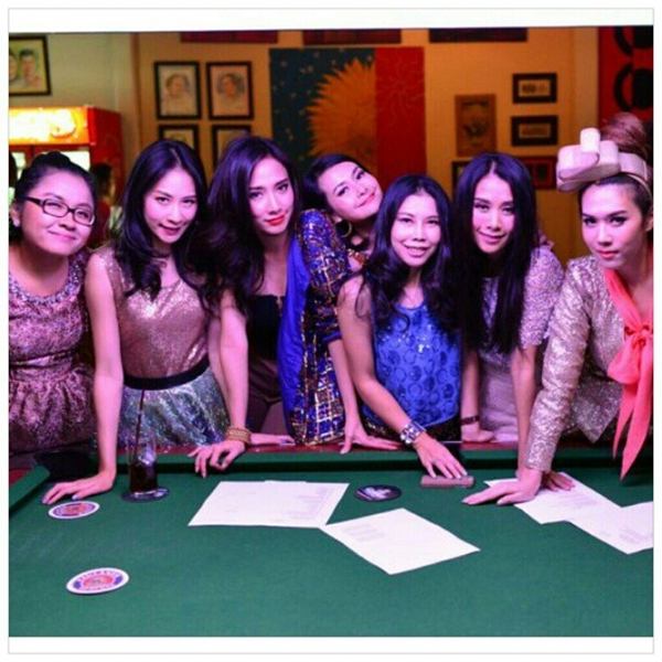 วิบวับทั้งงาน! อั้ม-เมย์ และแก๊งเพื่อน ในงานปาร์ตี้ บลิ้ง บลิ้ง