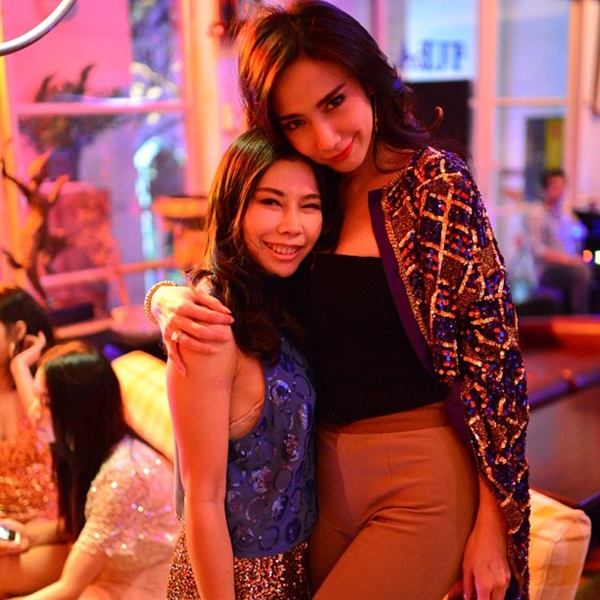 วิบวับทั้งงาน! อั้ม-เมย์ และแก๊งเพื่อน ในงานปาร์ตี้ บลิ้ง บลิ้ง