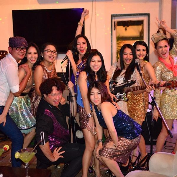 วิบวับทั้งงาน! อั้ม-เมย์ และแก๊งเพื่อน ในงานปาร์ตี้ บลิ้ง บลิ้ง