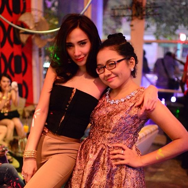 วิบวับทั้งงาน! อั้ม-เมย์ และแก๊งเพื่อน ในงานปาร์ตี้ บลิ้ง บลิ้ง