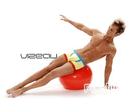 Vizeau : 80&prime;s Toy Swimwear Collection