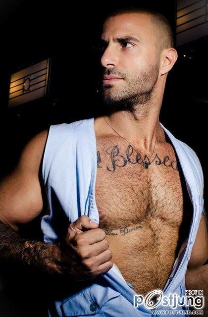 Aron Abikzer for Revista A Capa