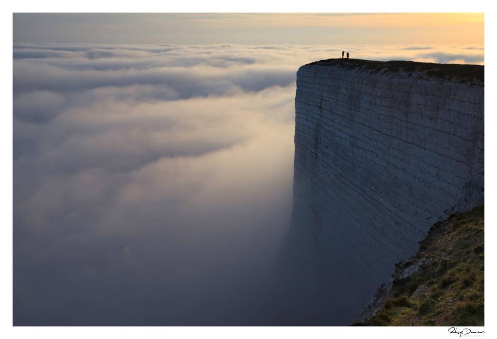 หน้าผาสูงชันริมทะเล สวยงามอลังการ ที่อังกฤษ