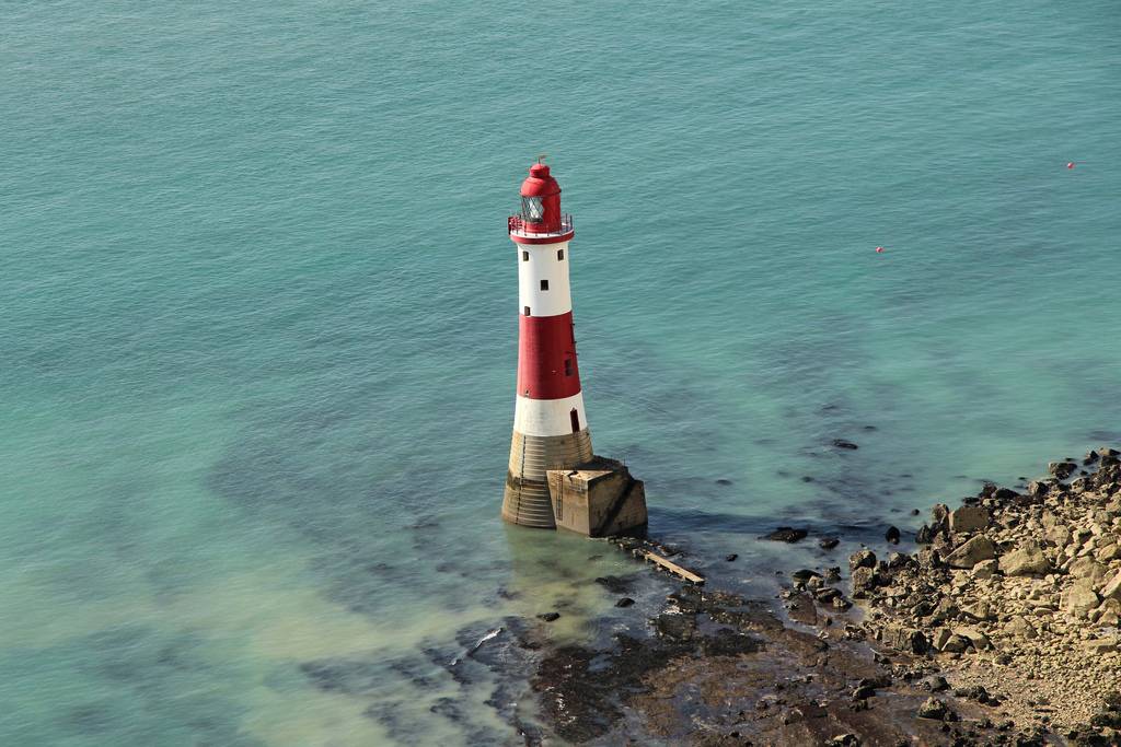 หน้าผาสูงชันริมทะเล สวยงามอลังการ ที่อังกฤษ