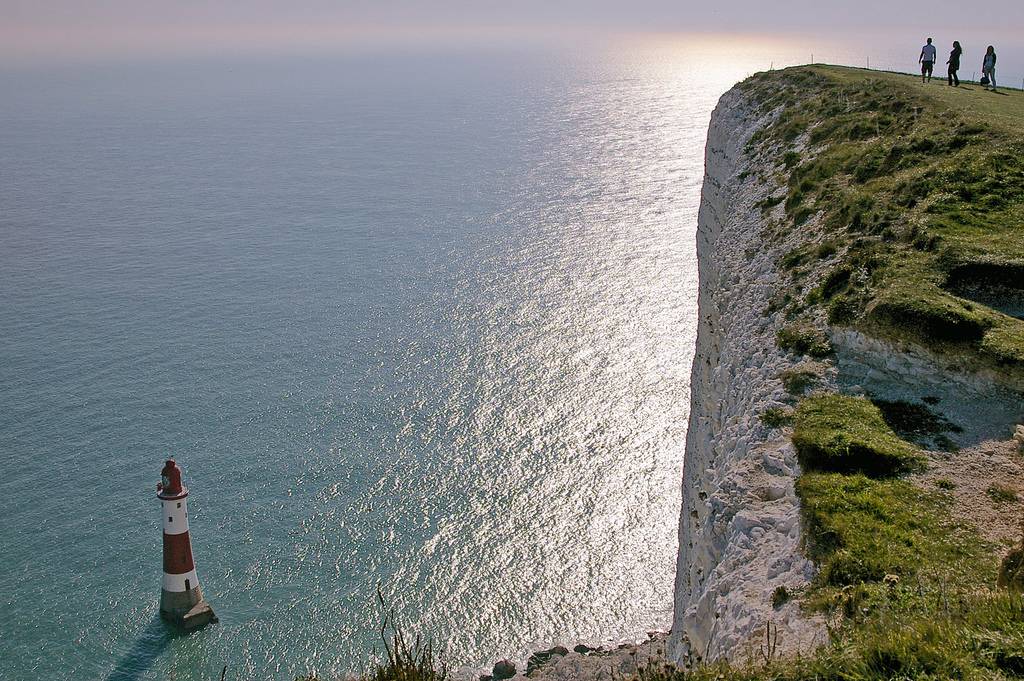 หน้าผาสูงชันริมทะเล สวยงามอลังการ ที่อังกฤษ