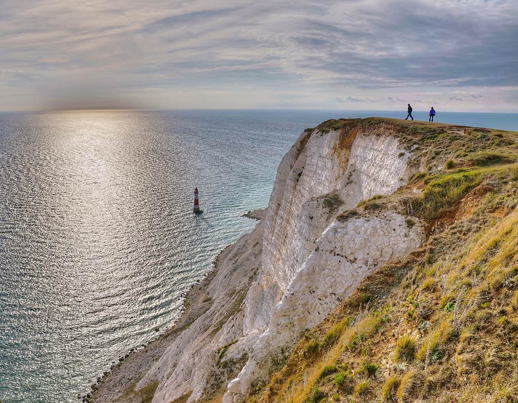 หน้าผาสูงชันริมทะเล สวยงามอลังการ ที่อังกฤษ