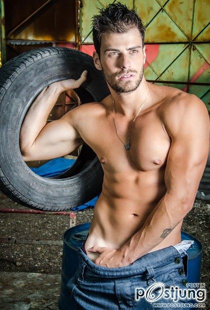 Lucas Malvacini for Revista A Capa