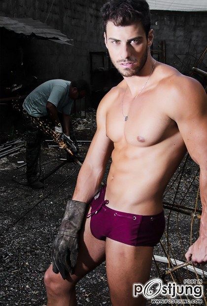 Lucas Malvacini for Revista A Capa