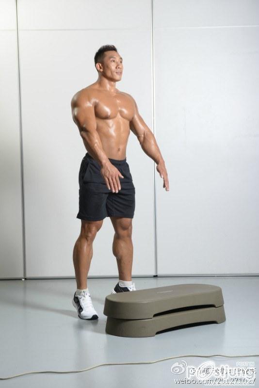 หุ่นแน่นนักเพาะกาย