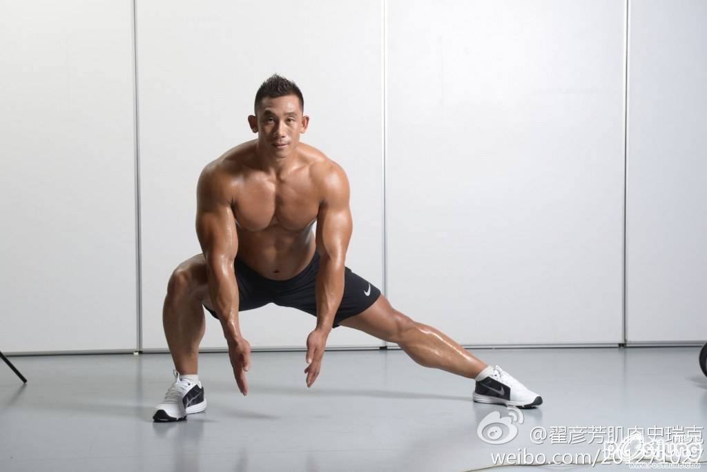 หุ่นแน่นนักเพาะกาย