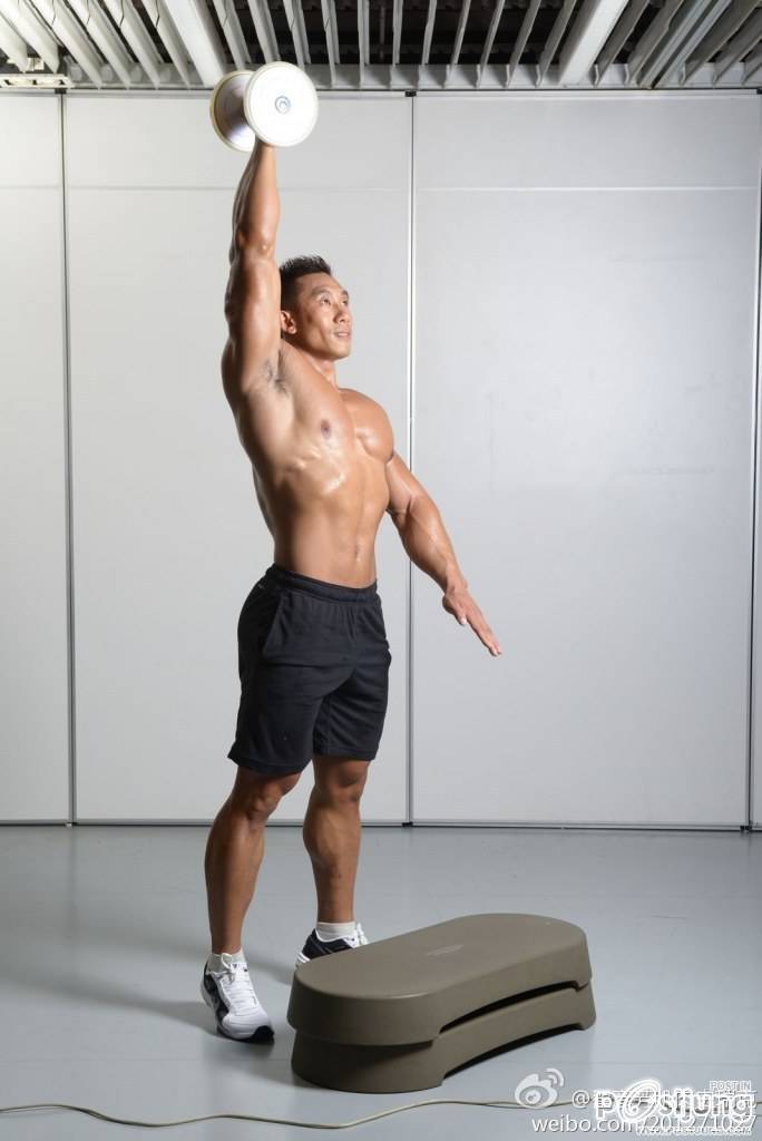 หุ่นแน่นนักเพาะกาย