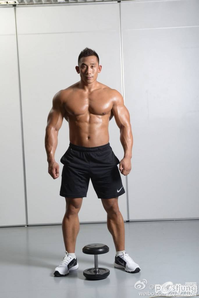 หุ่นแน่นนักเพาะกาย