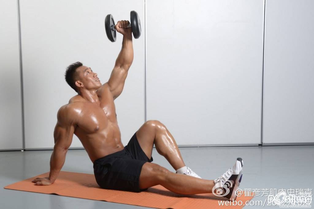 หุ่นแน่นนักเพาะกาย