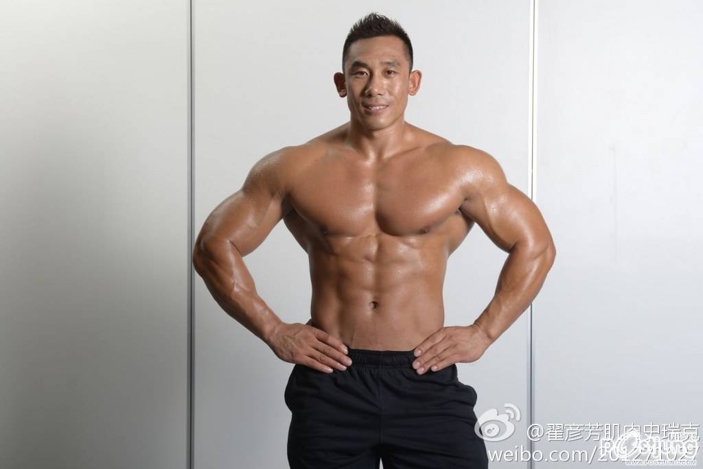 หุ่นแน่นนักเพาะกาย