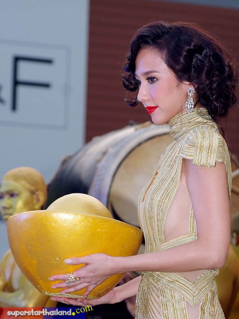 อั้ม พัชราภา กับผมทรงใหม่เลิศที่สุดในสามโลก