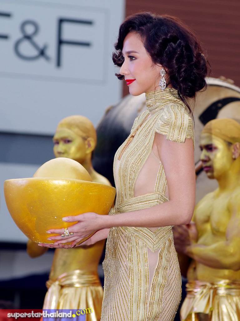 อั้ม พัชราภา กับผมทรงใหม่เลิศที่สุดในสามโลก