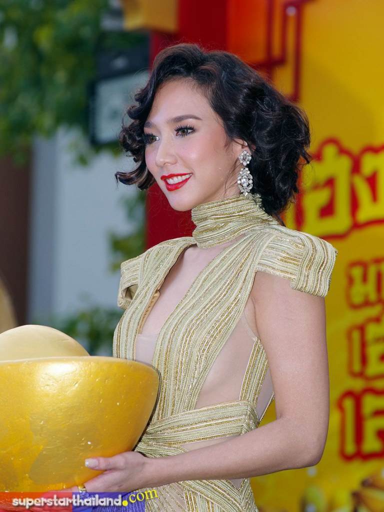 อั้ม พัชราภา กับผมทรงใหม่เลิศที่สุดในสามโลก