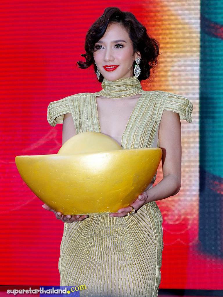 อั้ม พัชราภา กับผมทรงใหม่เลิศที่สุดในสามโลก