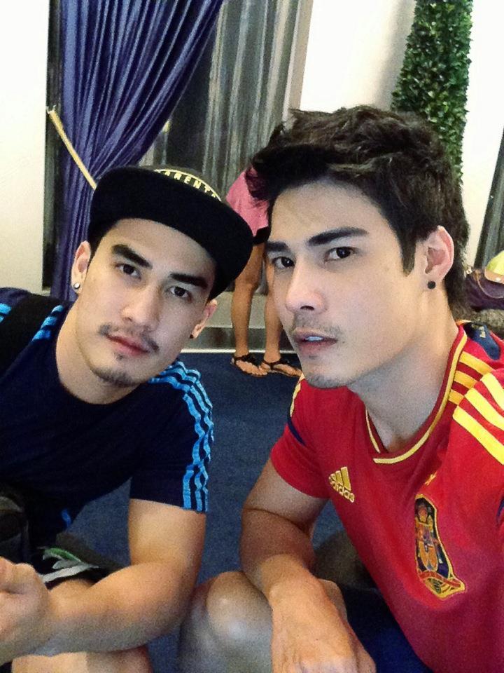 ร่วมกันเชียร์น้องดิวให้ได้เข้ารอบ8คนสุดท้ายThe Star