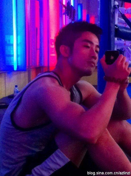ถ้าจะหล่อแบบนี้ สักทีสองทีจะไม่ลืมพระคุณ