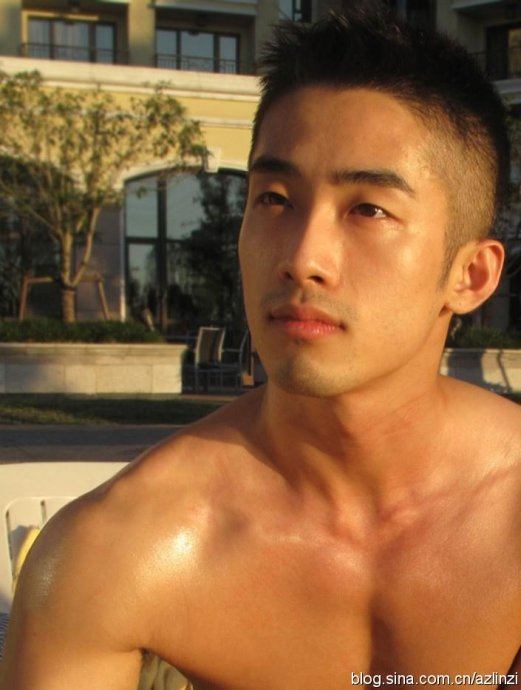 ถ้าจะหล่อแบบนี้ สักทีสองทีจะไม่ลืมพระคุณ